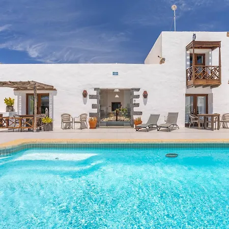 Rincon Botanico - Shared Pool - Island Location - 10 Mins Drive To Famara And La Santa Apartament *